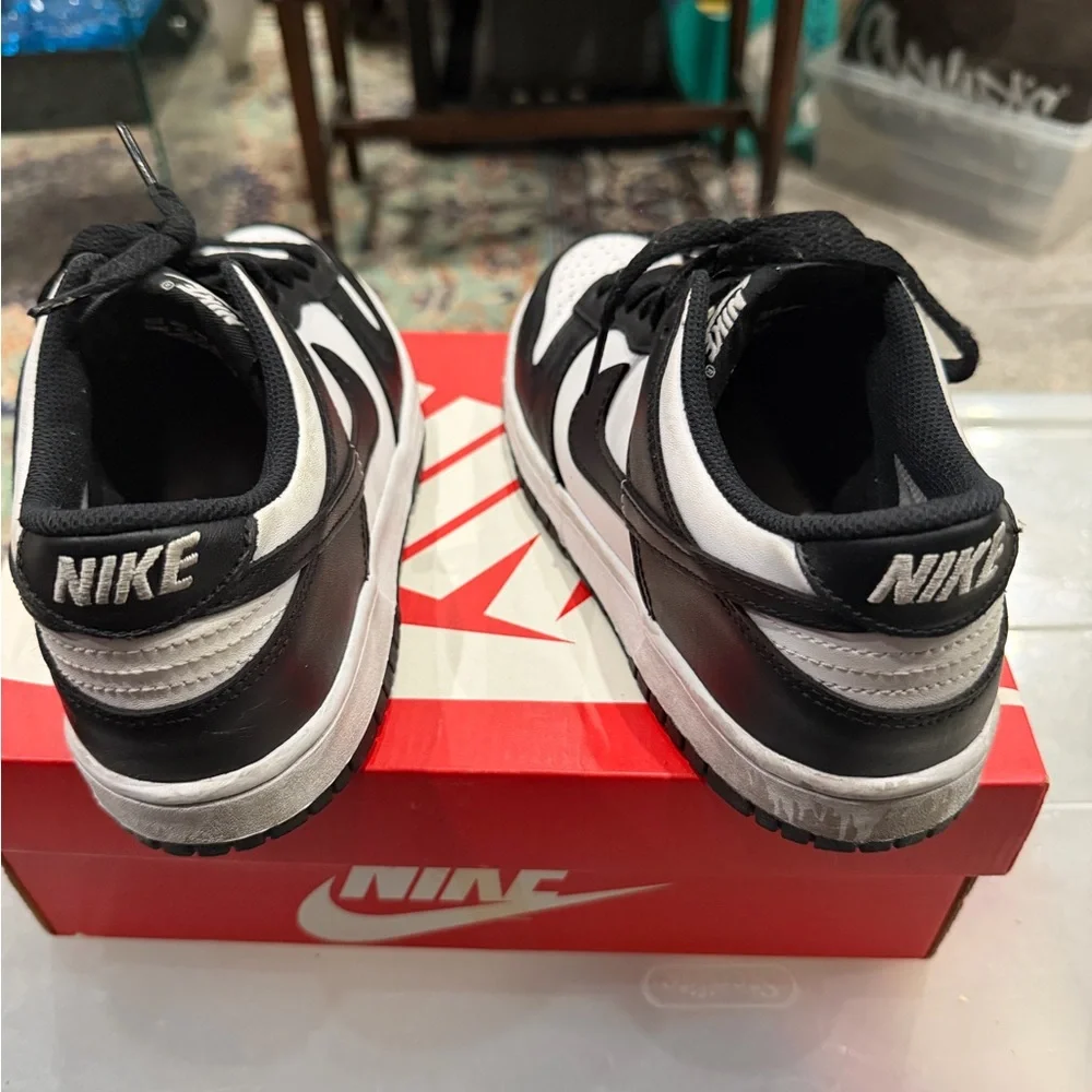 Nike Black and White Athletic‎ Shoes